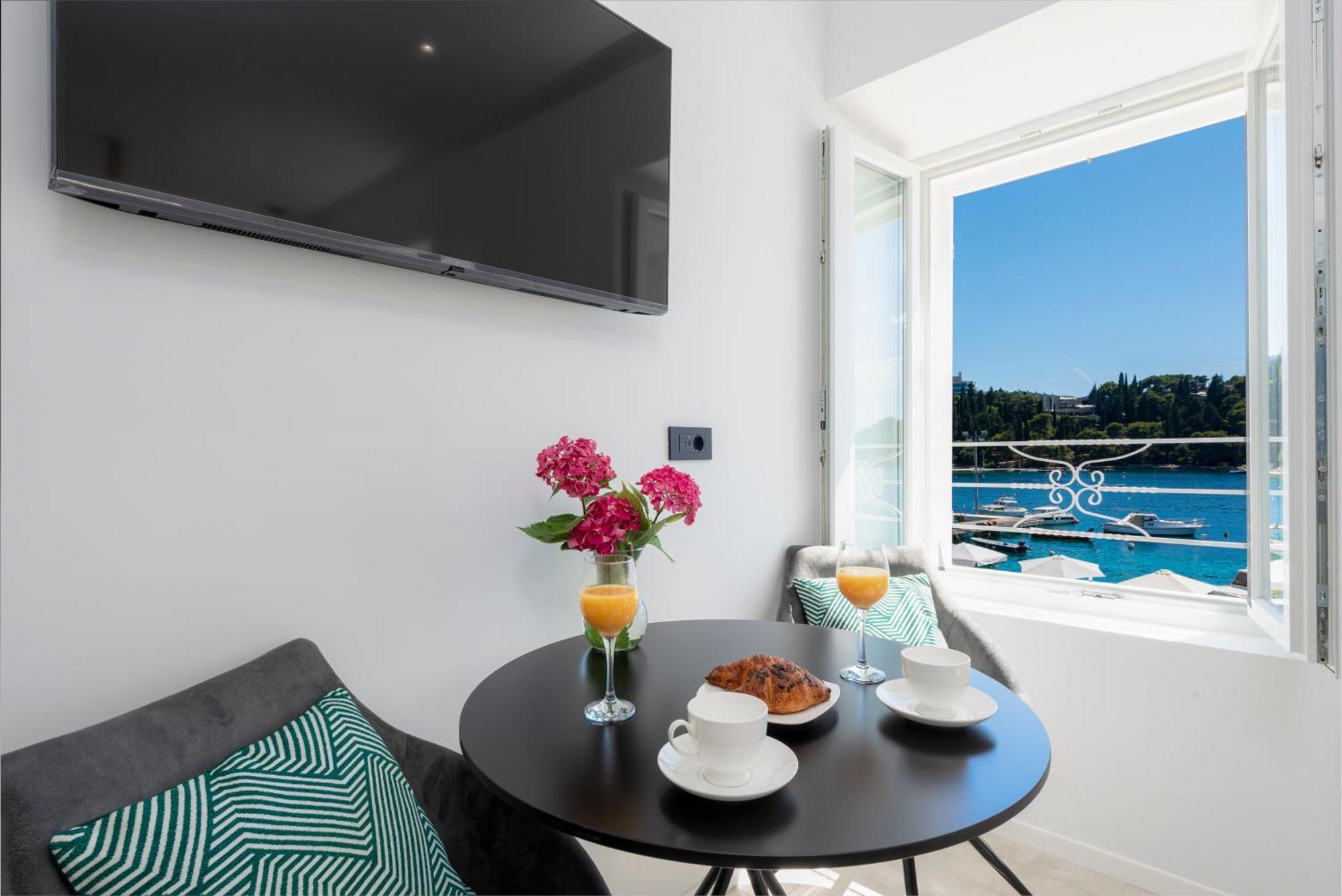La Porta 2, Seaview In The Center Apartment *