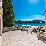 La Porta 2, Seaview Apartment In The Center